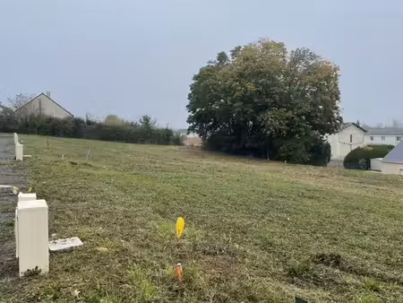 terrain à bâtir de 383 m² à lezigne (49)
