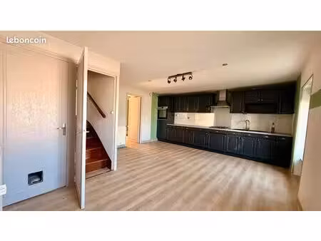 maison 78 m² – 3 chambres – grand garage 50 m² – cour – mayenne