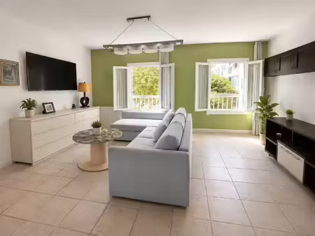 à vendre : t4 rénové de 67 m² avec parking et cave - cogolin centre-ville