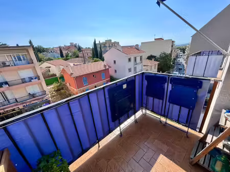 à vendre – t3 51m² rénové avec balcon  box et cave - saint-raphael