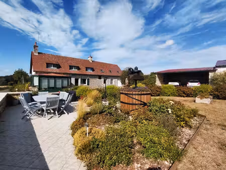 maison en pierre rénovée  dépendances  hangar de 260m²