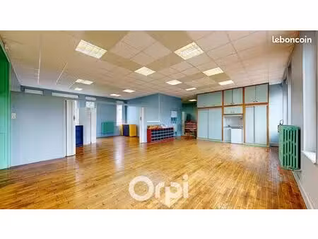 commerce loisirs tourisme 200 m²