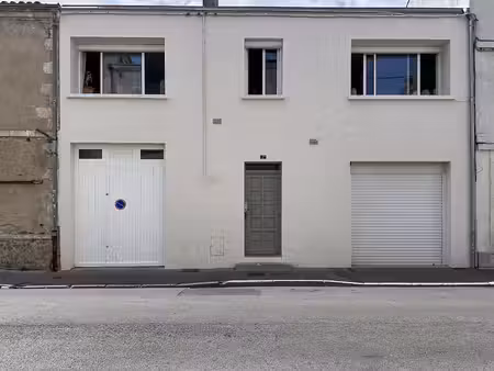 vieux-port de la rochelle : un appartement - deux garages