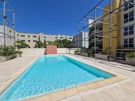 appartement 65 m² 2 chambres terrasse garage et piscine