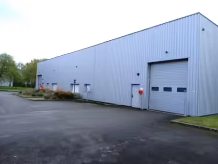 49 ombrée d'anjou  local d'activité 254 m2 à louer