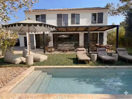 éguilles villa contemporaine prestations haut de gamme domaine sécurisé
