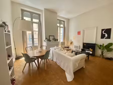 location t3 de 65 m² capitole proche fermat avec petit balcon