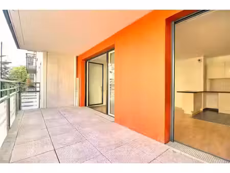 3 pièces avec terrasse - centre ville - 2015