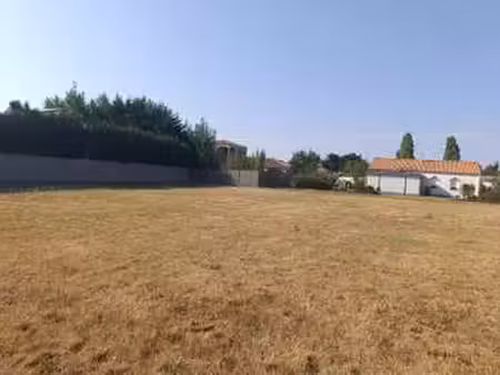 vente terrain aux moutiers-en-retz (44760) : à vendre / 750m² les moutiers-en-retz