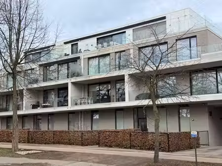 appartement très ensoleillé entouré de 2 terrasses