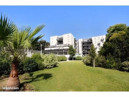 t2 meublé 34 m² - résidence standing - loggia 9 m² – parking – piscine - quartier saint-tr