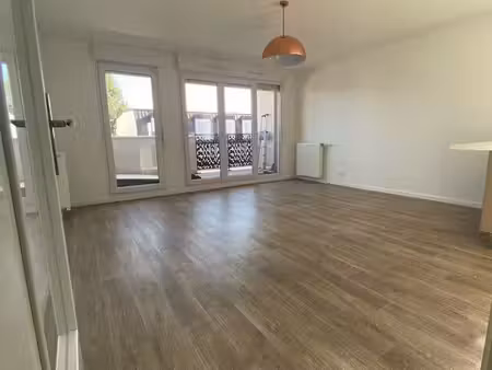 t3 67m2 plein sud / 2 places sous sol / brie comte robert