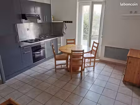 a louer studio meublé centre-ville de châteauneuf-sur-isère