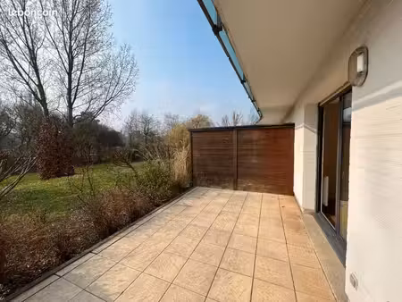 magnifique t2 lumineux avec grande terrasse et 2 parkings en résidence sécurisée à marcq