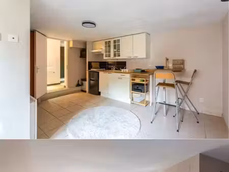studio entierement meublé