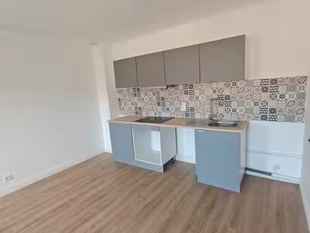 loue appartement f2 centre ville de prades