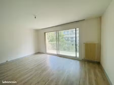 reims clemenceau / saint marceau : t1 de 30 m2 habitables avec terrasse et parking privati