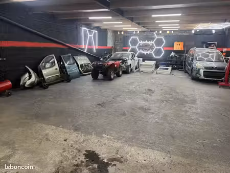 hangar à louer 300 m² avec un parking