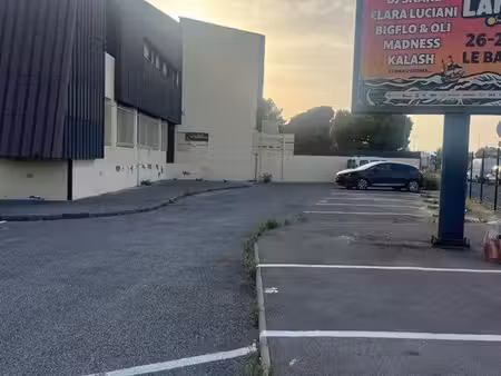 emplacement vente de véhicules