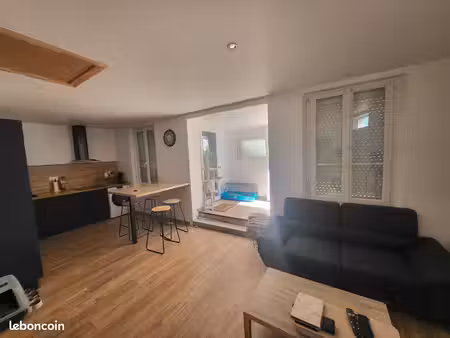 maison meublée 53m2 entièrement rénovée avec cour et terasse