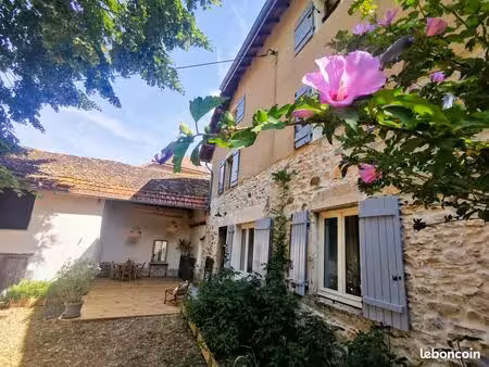 bien d’exception au calme absolu - ferme dauphinoise traditionnelle dans un écrin de verdu