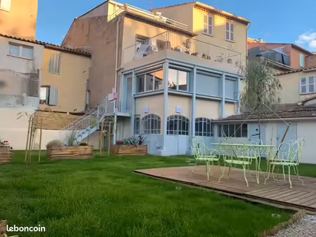 t3 meublé avec jardin privatif en coeur de ville