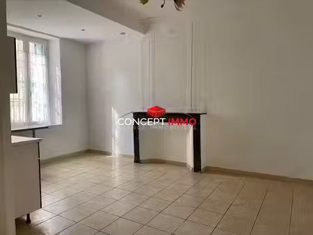 location appartement 2 pièces 38 m² à belgentier (83210)  530 €