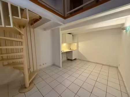 location appartement 2 pièces 32 m² à hyères (83400)