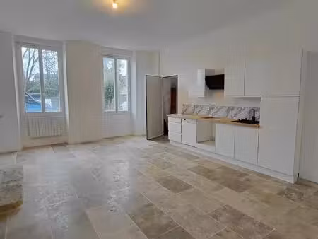 appartement t3 renove avec jardin d'environ 100 m² et annexe a renover sur terrain de 300 