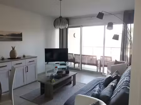location appartement 2 pièces 42 m² à saint-raphaël (83700)