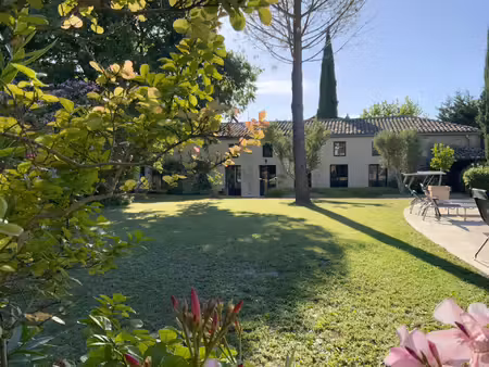 propriété d'exception à 350 m du centre d' uzès à pieds.