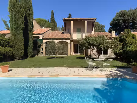 villa avec piscine à 4 km d' uzès.