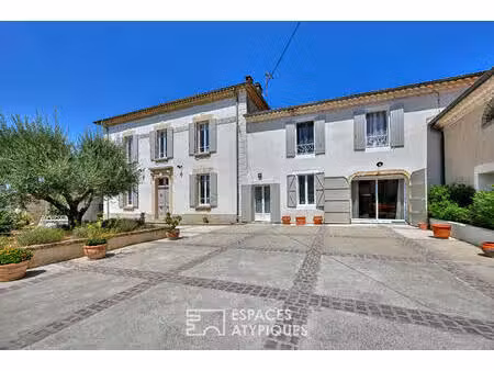 maison bourgeoise vigneronne rénovée avec piscines et gîtes