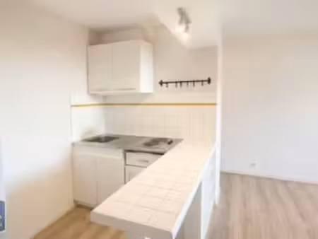 location appartement 2 pièces à brest jaurès (29200) : à louer 2 pièces / 28m² brest jaurè