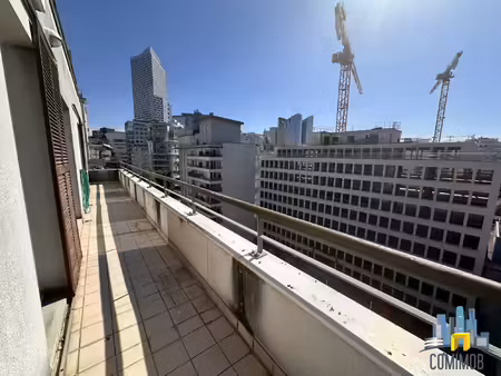 t3 meublé avec terrasse de 21 m² – faubourg de l'arche  co