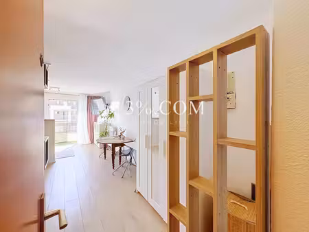 gruissan rive droite – élégant appartement rénové avec balcon  27.02 m²  dernier étage