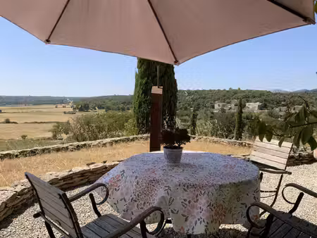 villa d'architecte en position dominante de plain pied et sa vue panoramique.