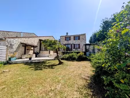 charmante maison de caractère de 126m2  5 pièces avec piscine chauffée