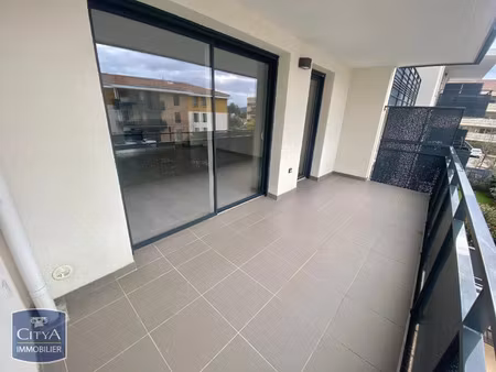 appartement à louer 3 pièces 68.75 m² - cuers (83) - 884€