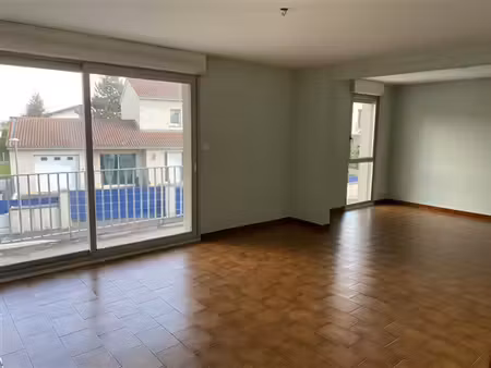 location appartement 3 pièces 82m² ste sigolene 43600