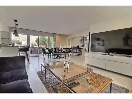 mougins – élégante villa meublée avec piscine – à pied des commerces