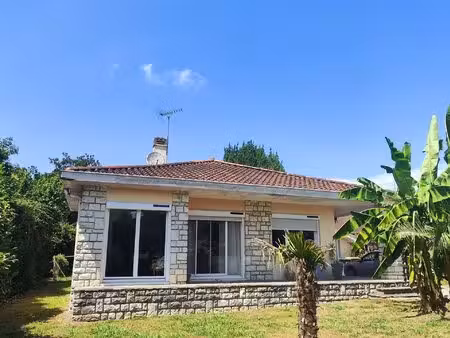maison de plain-pied avec trois chambres et jardin
