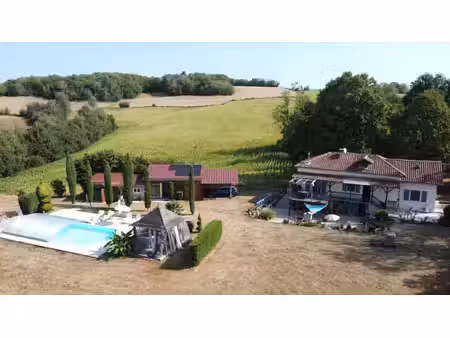 ensemble immobilier de charme avec vue panoramique sur 2 5 hectares
