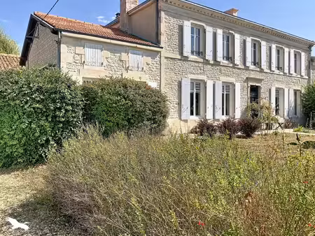 vente maison 8 pièces 225 m² villeneuve-la-comtesse (17330)