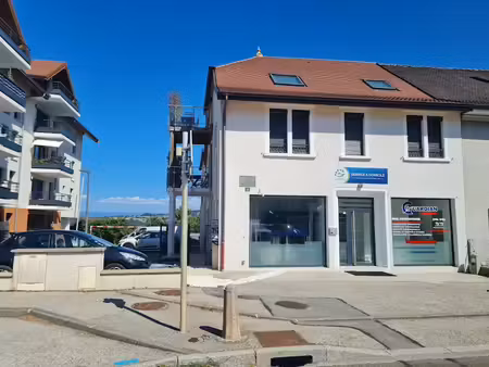 location locaux professionnels 4 pièces 90 m² à bons-en-chablais (74890)  2 100 €