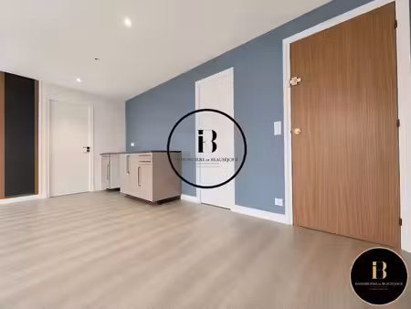 location locaux professionnels 2 pièces 57.3 m² à saint-germain-en-laye (78100)  1 395 €