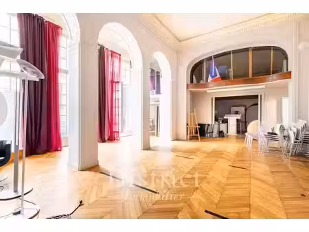 location locaux professionnels 433 m² à paris 8ème (75008)  27 294 €