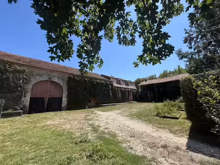 vente maison 4 pièces 111 m² salon (24380)