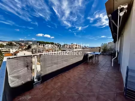 2p dernier étage - vue mer