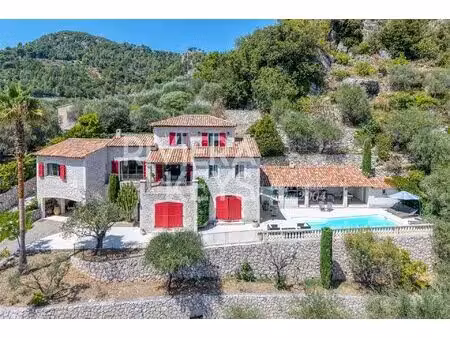 bonson : magnifique villa avec piscine au cœur de la nature